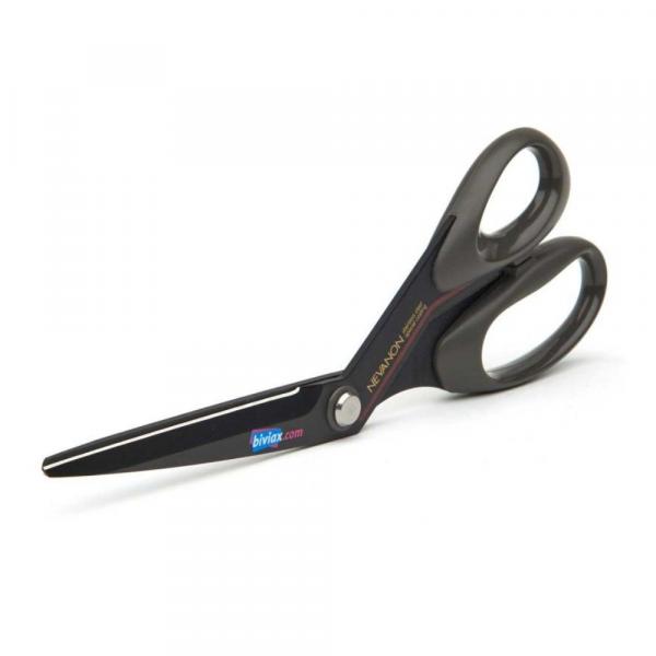 Les Ciseaux de KTape K-Scissors, sont des ciseaux en téflon de 21cm spécialement conçus afin de découper les bandes k-tape difficle à découper avec des ciseaux normaux.