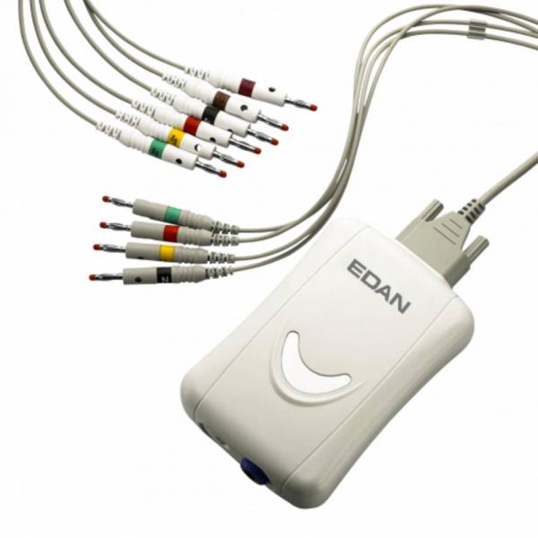 L'Electrocardiographe ECG numérique SE-1010 EDAN permet de réaliser des examens ECG sur un ordinateur grâce à sa connexion possible sur un PC en USB.