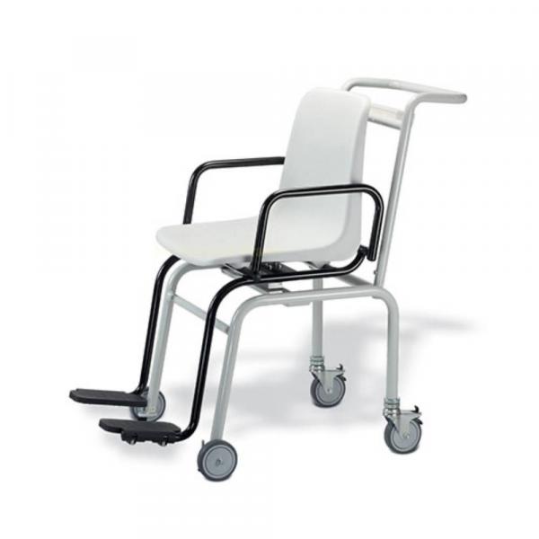 Le Fauteuil de pesée électronique classe III 956 SECA est un fauteuil de pesée électronique avec accoudoirs escamotables, fauteuil permettant une portée de 200 kg.