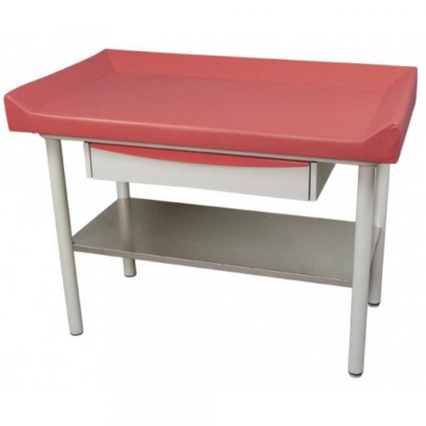La table de pédiatrie 4365 de Promotal est indispensable à votre cabinet médical. Ce mobilier est idéal pour recevoir votre très jeune patientèle.