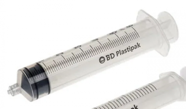 Les Seringues Plastipak BD MEDICAL sont des seringues 3 pièces de 50cc luer lock avec un corps transparent permettant un parfait controle de l'injection.